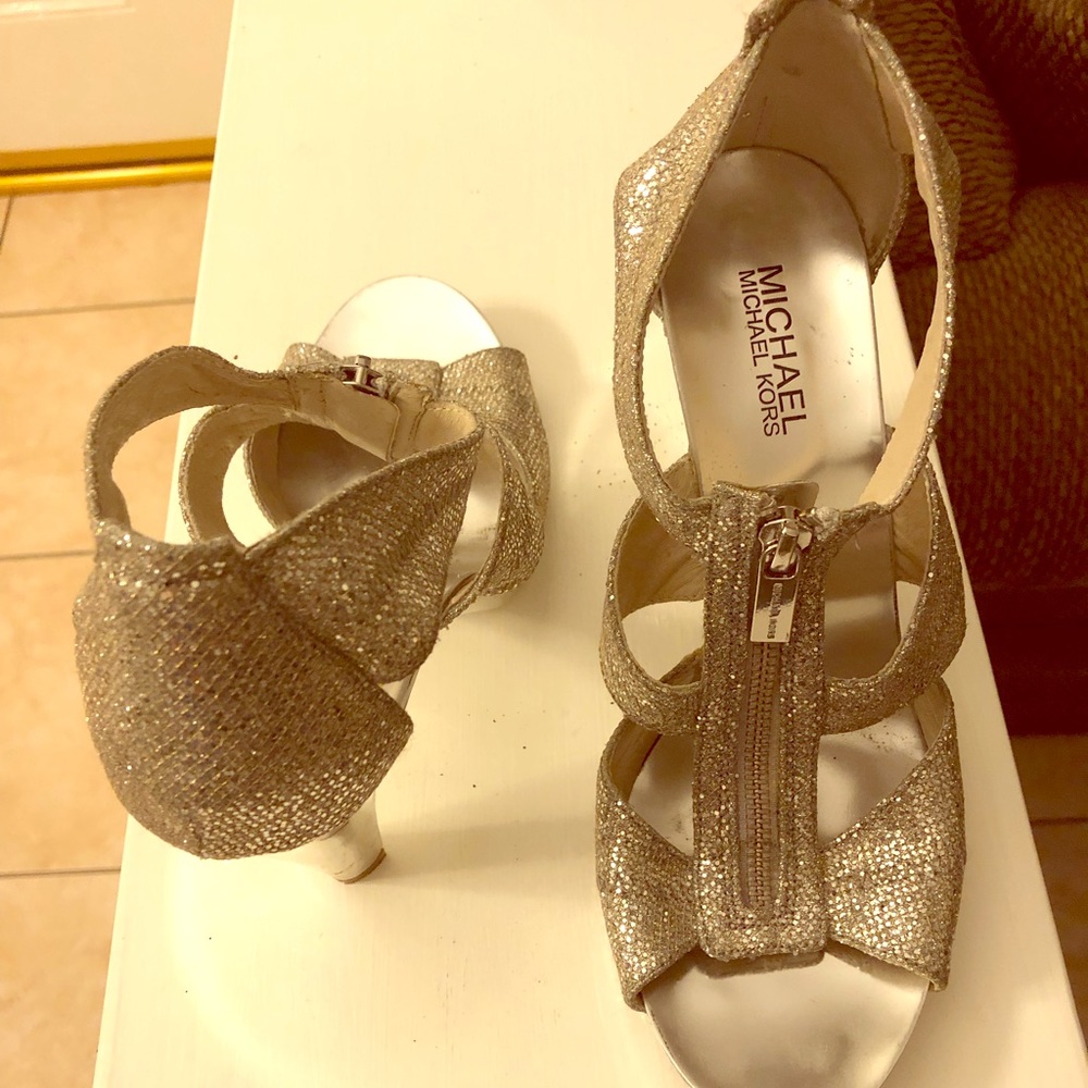 Dressy shoes, open toed